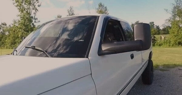 ¿Cómo instalar espejos de remolque en Dodge Ram 98-01?